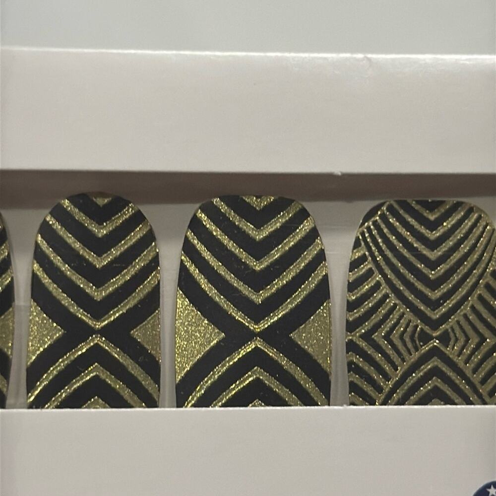 NWT Color Street DROP THE BALL Black Gold Stripes Nail Strips